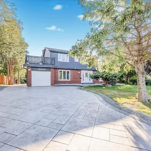 https://stunning-unique-7-bedroom-house-with-huge-backyard.hotelstorontoontario.org