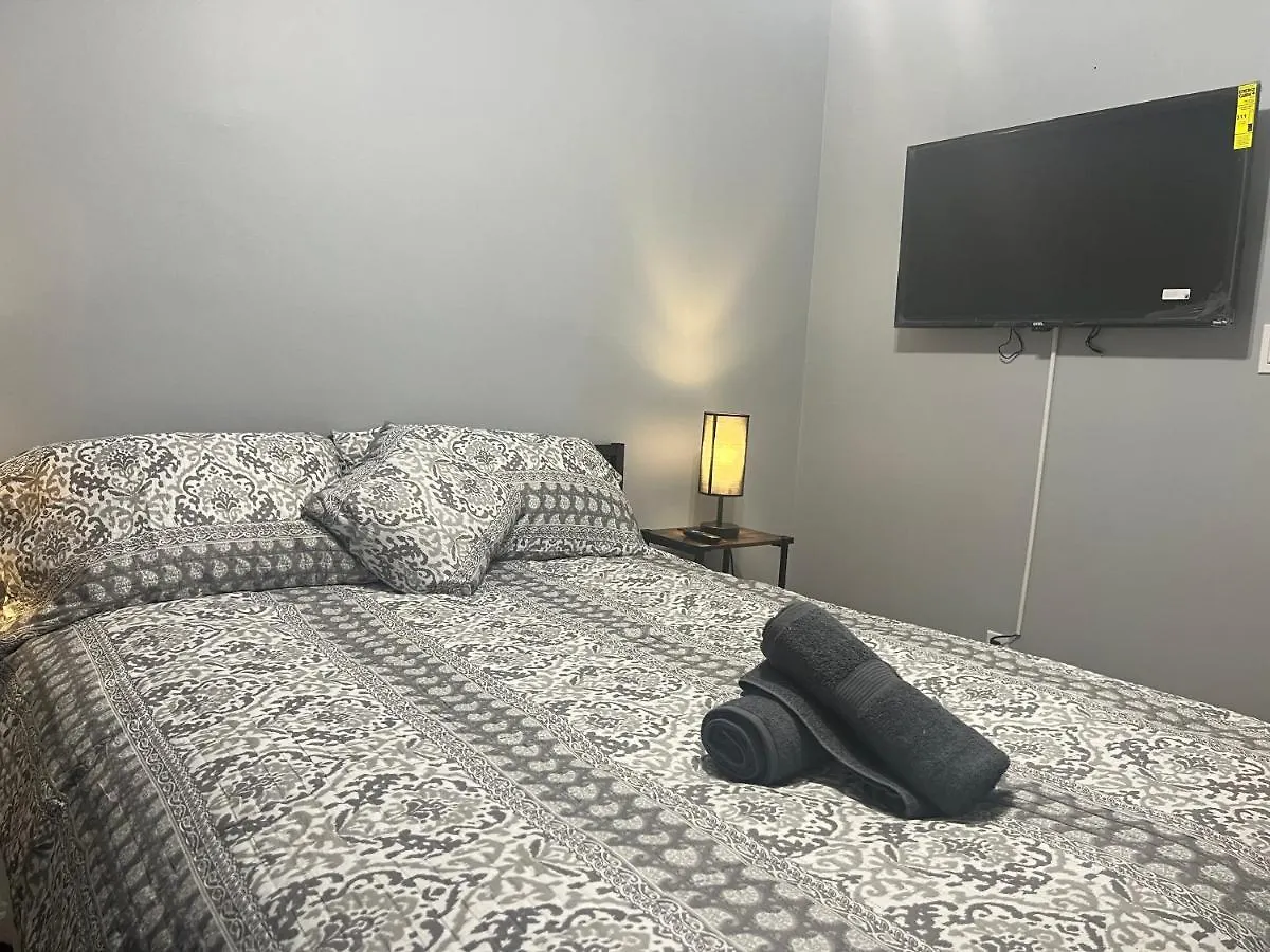 Amazing 4-Bedrooms Montréal 0*,